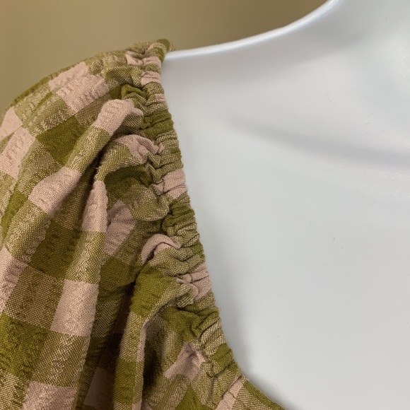 Button up top - Picture 4 of 9